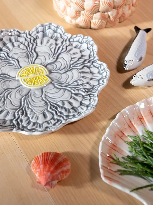 &klevering Assiette Oyster 2. Comment servir des huîtres comme un pro ? Avec cette assiette en dolomite, bien sûr. Ses re...