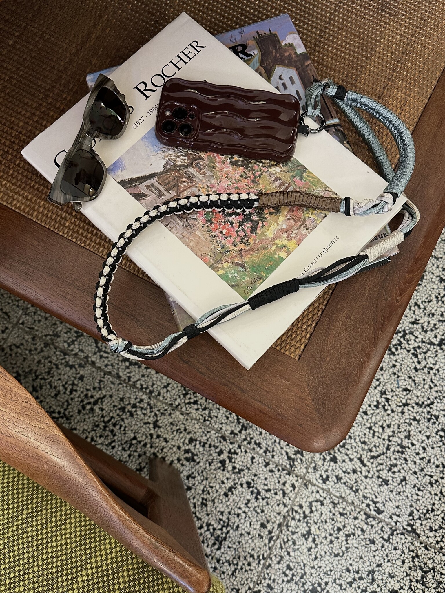 Les Soeurs Telefoonkoord 2. Perfect voor on the go - deze trendy telefoonkoord maakt je leven makkelijker én leuker. Idea...