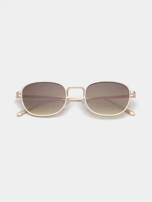Lunettes de soleil Hello. Low-key luxe: cette monture respire la subtilité mais ne laisse pas votre look inaperçu. La tei...