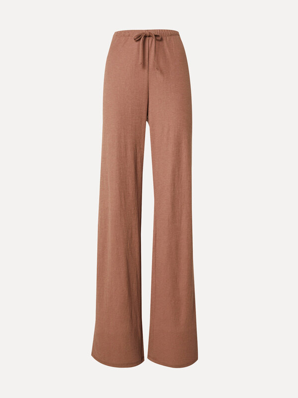 Edited Loose trousers Tulia 2. Easy breezy! This flowy trouser in soft, lightweight fabric is made for sunny days. Wear i...