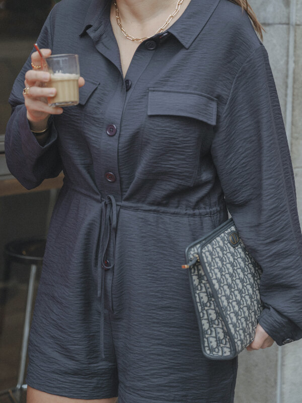 Les Soeurs Playsuit Charlize 4. All eyes on navy! This playsuit is cleverly designed: the classic collar adds class to yo...