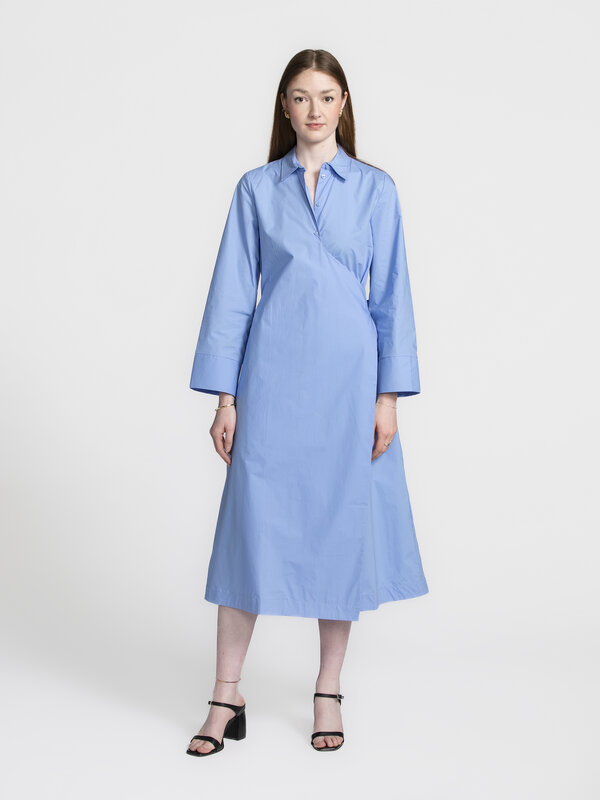 Selected Tailleur robe cache-coeur Aviana 3. Wrapped in blue! D'une couleur rappelant un ciel de printemps, cette robe ap...