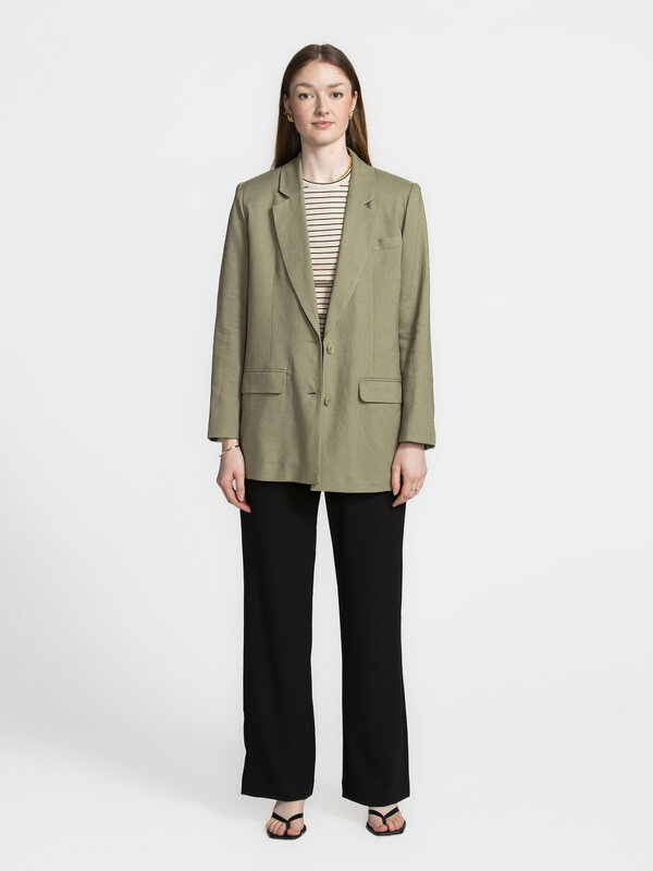 Selected Blazer Décontracté Tania Rita 1. Corner office energy! Ce blazer de couleur olive apporte une touche de fraîcheu...
