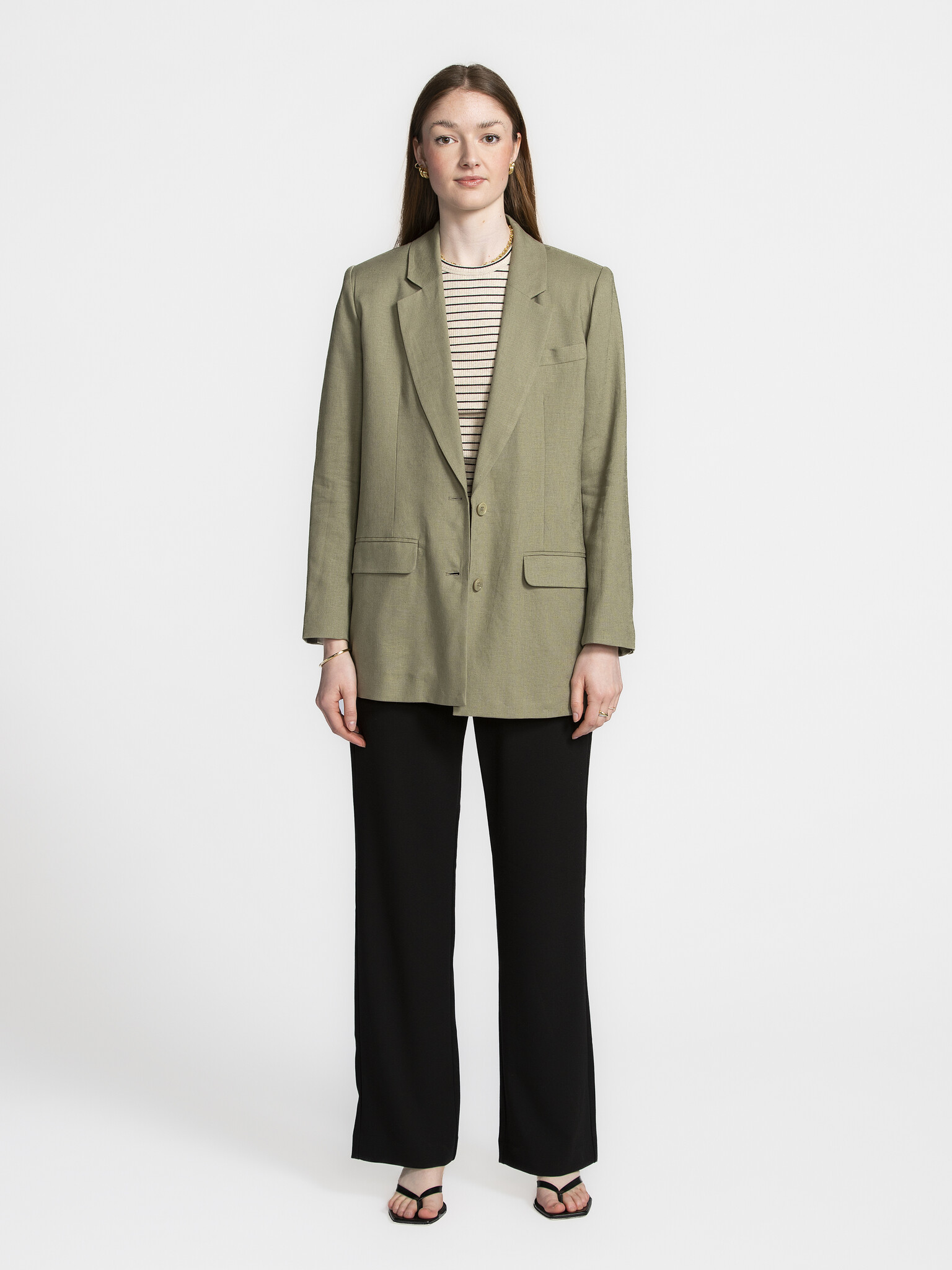 Selected Blazer Décontracté Tania Rita 1. Corner office energy! Ce blazer de couleur olive apporte une touche de fraîcheu...