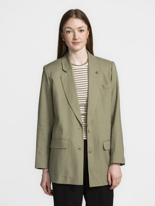 Selected Blazer Décontracté Tania Rita 3. Corner office energy! Ce blazer de couleur olive apporte une touche de fraîcheu...