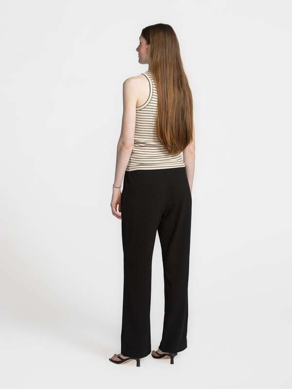 Selected À rayures débardeur Anna 5. Love at first stripe! Portez ce haut décontracté sur un pantalon ample ou un peu plu...