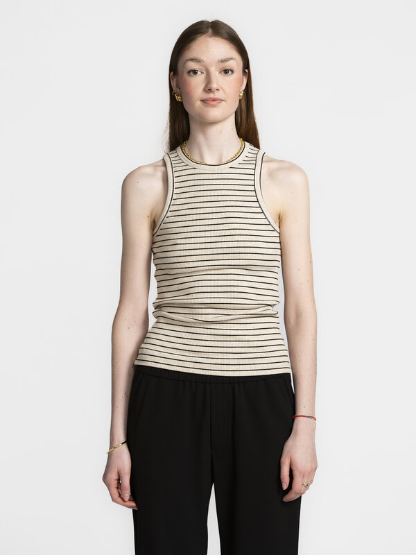 Selected À rayures débardeur Anna 1. Love at first stripe! Portez ce haut décontracté sur un pantalon ample ou un peu plu...