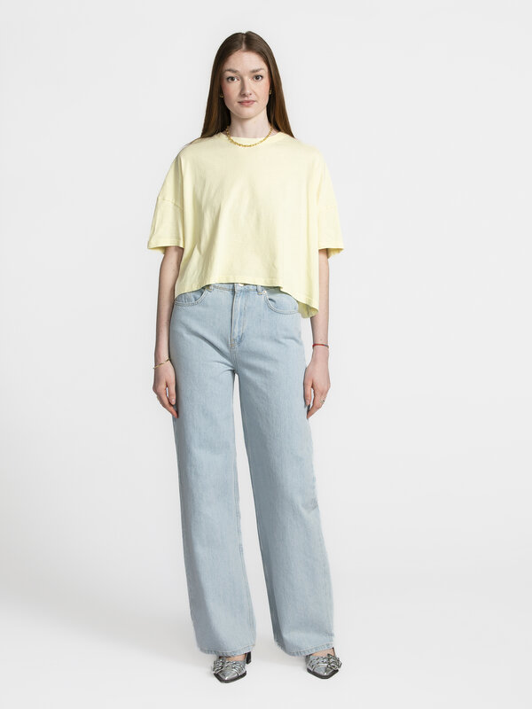 American Vintage Cropped T-shirt Ouky 1. Butter me up! Maak kennis met dé trendkleur van het seizoen in dit botergele cro...