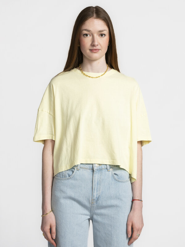 American Vintage Cropped T-shirt Ouky 3. Butter me up! Maak kennis met dé trendkleur van het seizoen in dit botergele cro...
