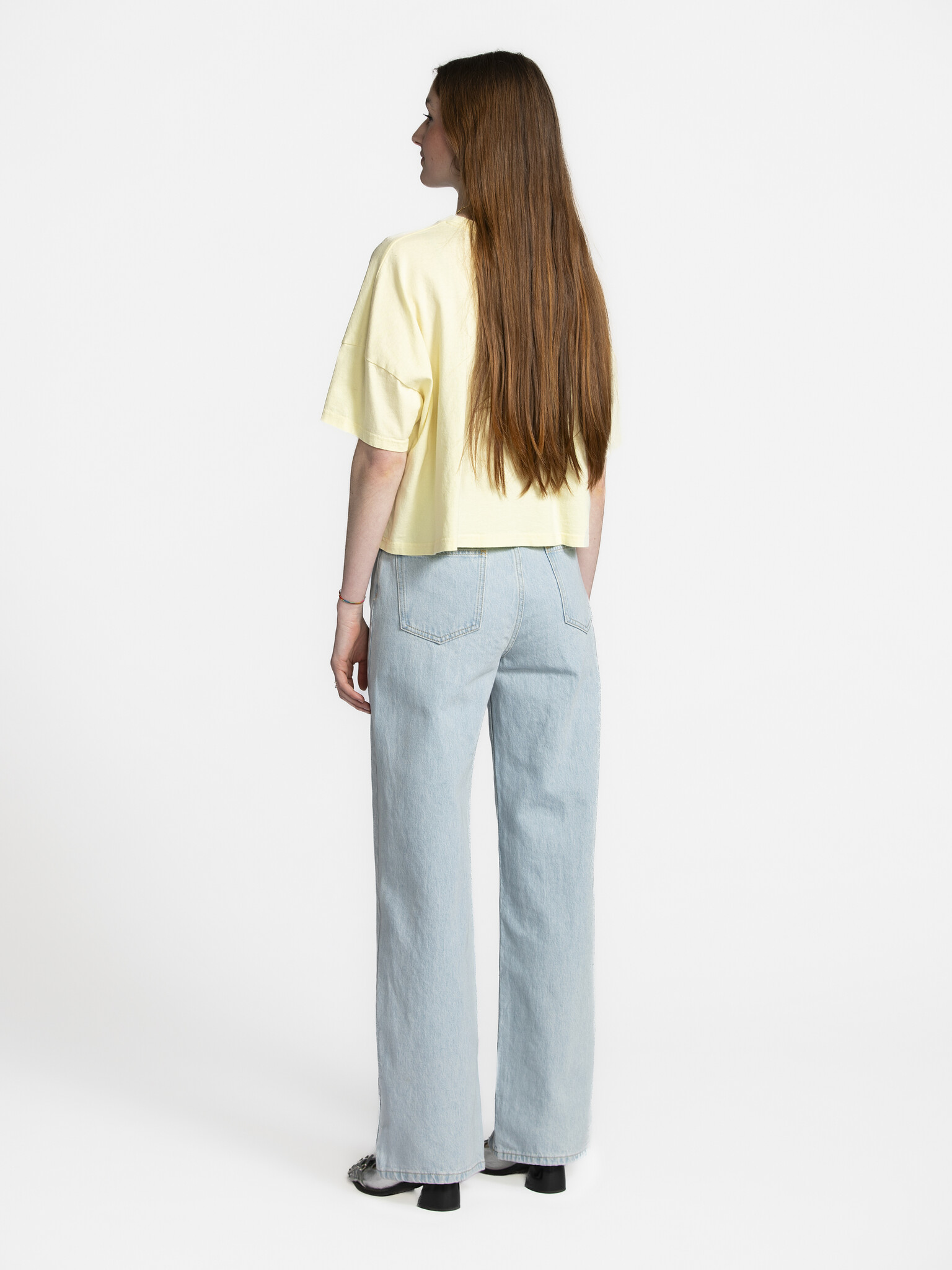 American Vintage Cropped T-shirt Ouky 4. Butter me up! Maak kennis met dé trendkleur van het seizoen in dit botergele cro...
