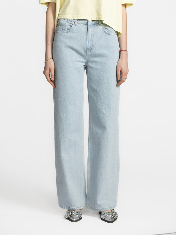 Les Soeurs Wide fit jeans Jules 3. Hou je van een wijde fit? Deze jeans is de everyday hero die je zoekt. Stevig, flatter...