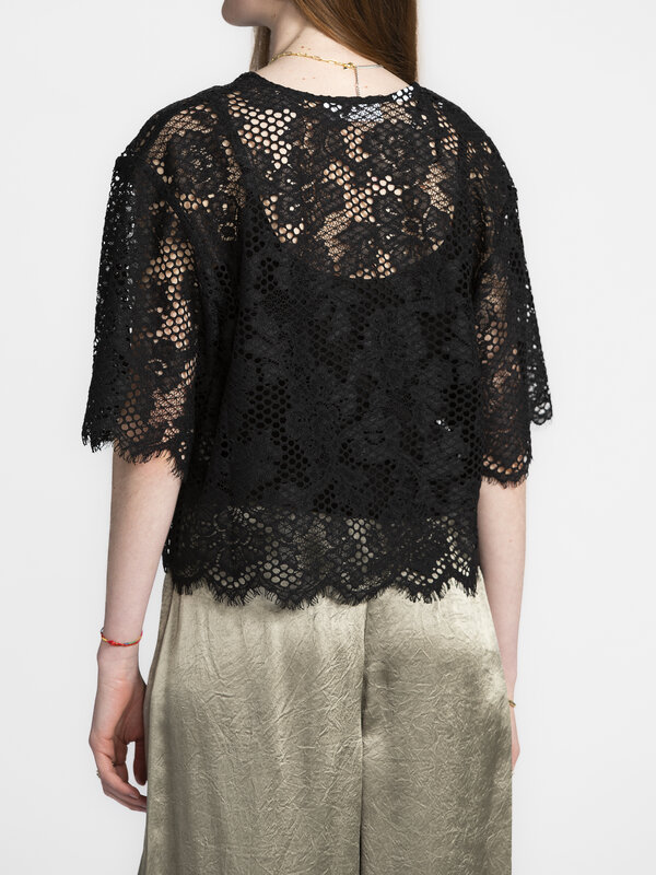 Selected Kanten crop top Milly 4. Show some lace! Maak kennis met dé top waar je garderobe op wacht. Een zwarte tint die ...