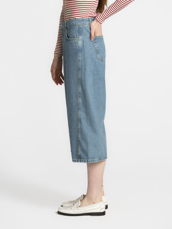MBYM Jeans Xenia 4. The perfect cut-off! Deze culottes geven je favoriete schoenen een podium. De mooie kuitlengte flatte...