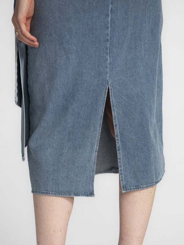 Les Soeurs Denim skirt with bow Naomi 6. Busy weekend? No problem: this denim skirt is made for spontaneous plans and qui...