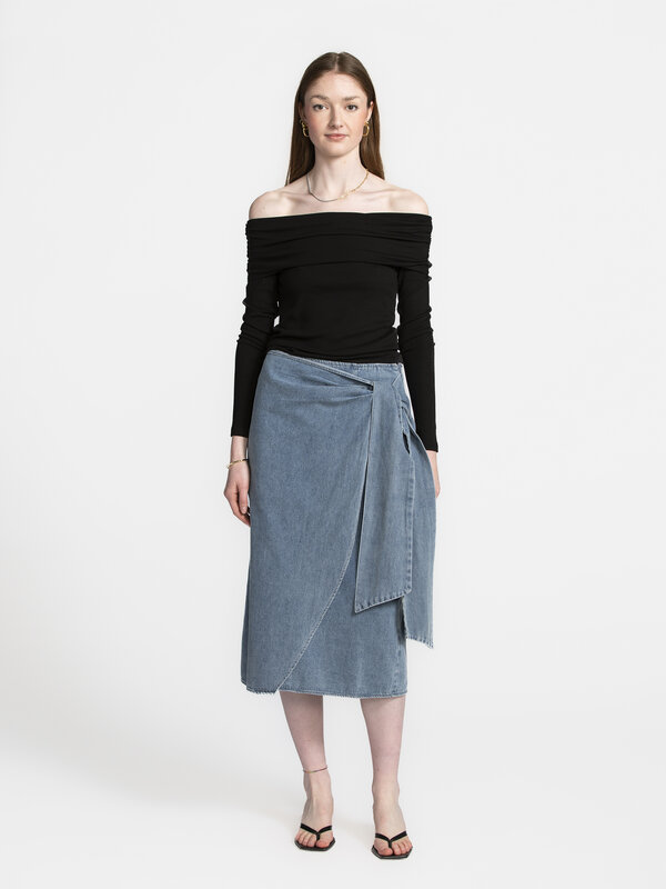 Les Soeurs Denim skirt with bow Naomi 3. Busy weekend? No problem: this denim skirt is made for spontaneous plans and qui...