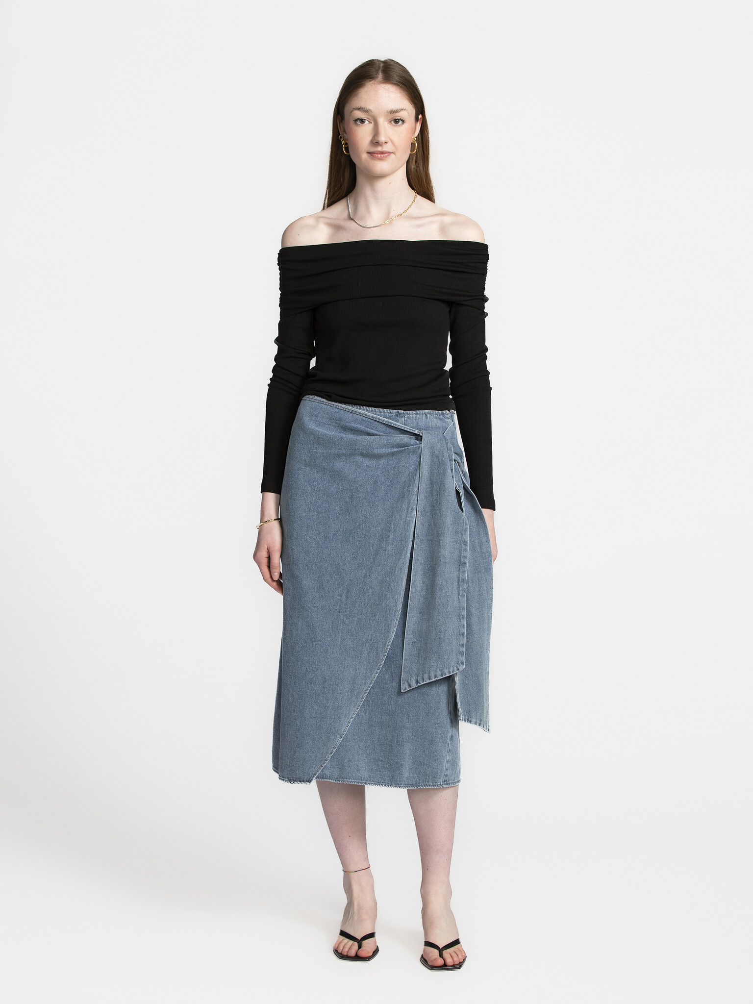 Les Soeurs Jupe denim avec nœud Naomi 3. Week-end chargé? Pas de problème: cette jupe denim est faite pour les plans spon...