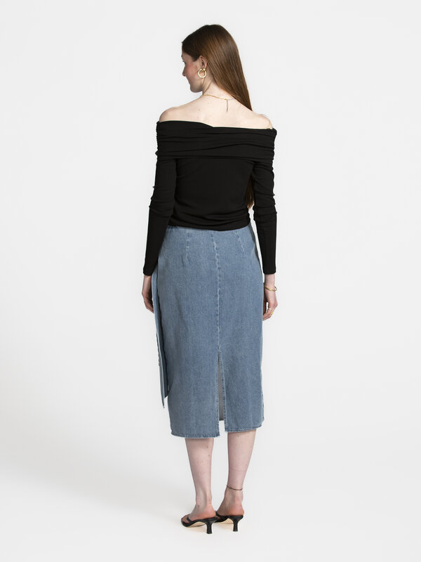 Les Soeurs Denim skirt with bow Naomi 4. Busy weekend? No problem: this denim skirt is made for spontaneous plans and qui...