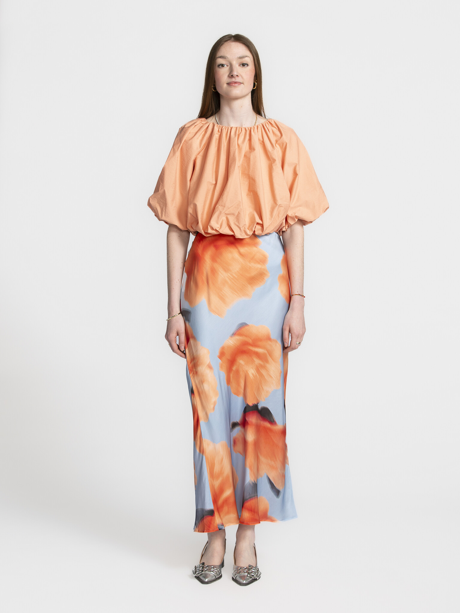 Les Soeurs Ballon blouse Bradley 3. Looking peachy! Ooit gedacht dat je lentegarderobe wel een oppepper kon gebruiken? De...