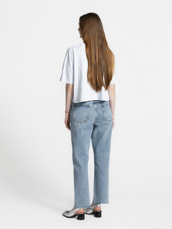 American Vintage Cropped T-shirt Ouky 4. Sky's the limit! Dit cropped t-shirt in hemels pastelblauw brengt je outfits naa...