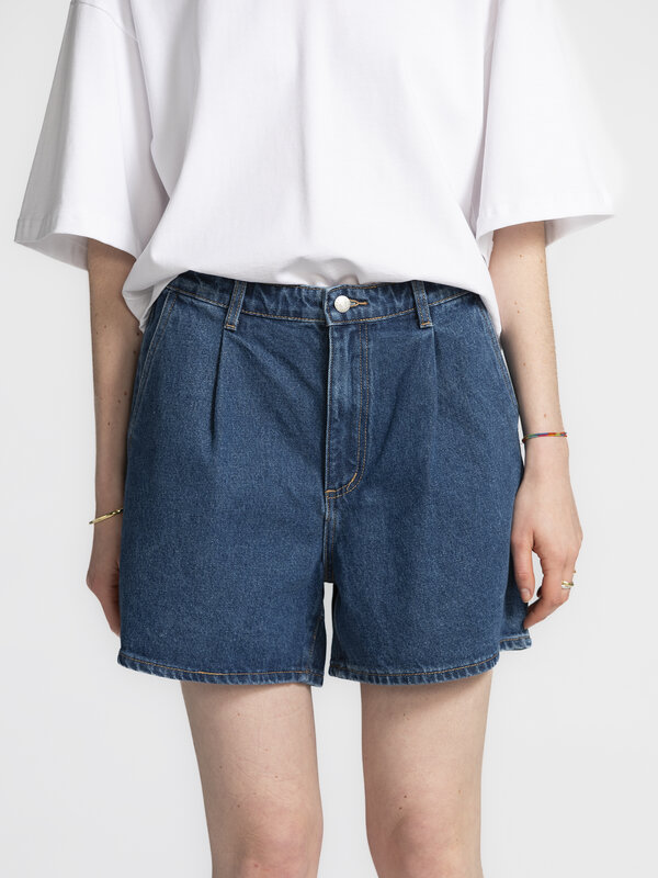Edited Denim shorts Lilyan 4. Denim refresh! This classic high-waisted denim short takes you straight back to the ninetie...