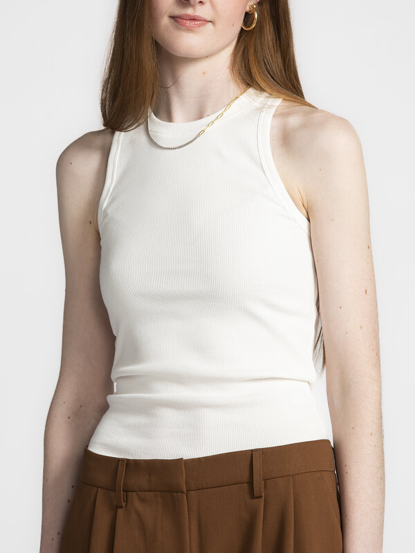 Les Soeurs Racerback top Kaila 5. Yes, we have it - the perfect white basic. This racerback in soft rib fabric is the eve...