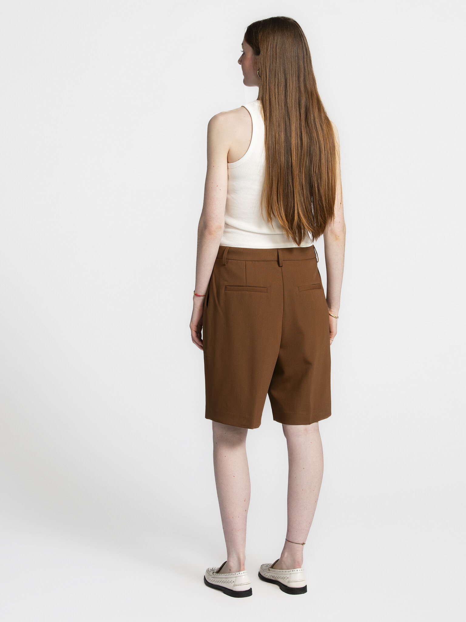 Les Soeurs top racerback Kaila 4. Oui, nous l'avons - le parfait basique blanc. Ce dos nageur en tissu côtelé doux est l'...