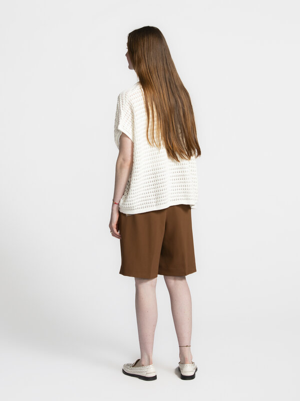Les Soeurs Gehaakt vest Jack 5. Cream dream! Dit ecrukleurige gehaakte vest is de allrounder die je nodig hebt. Licht gen...