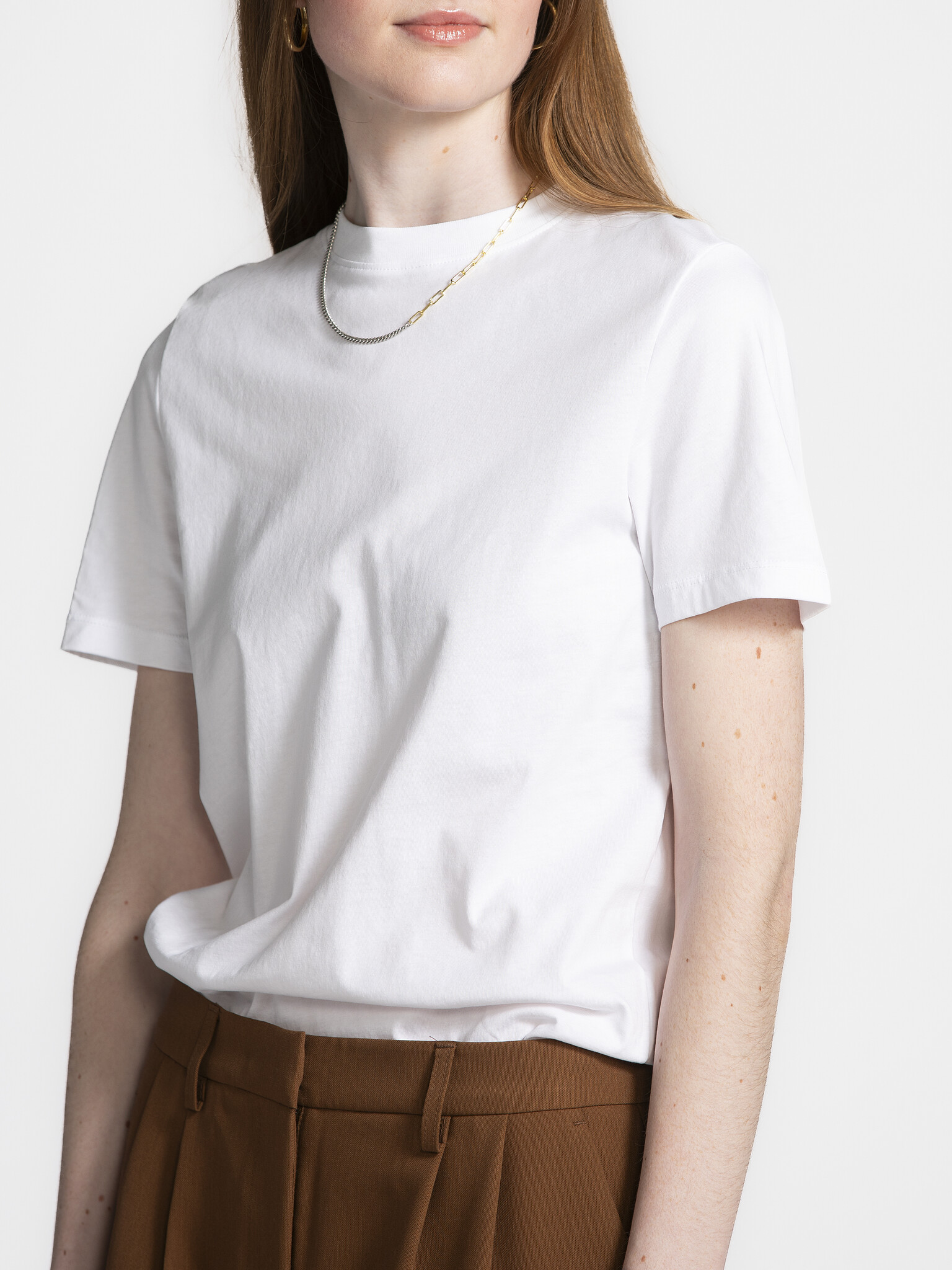Selected basic T-shirt My Essential 4. Back to basics - mais en mieux! Ce t-shirt classique prouve qu’avec du coton doux,...