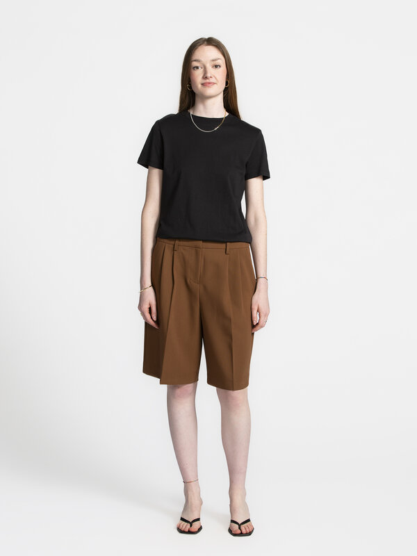 Selected T-Shirt Basic 1. Black is always a good idea! Dit zwarte basic T-shirt combineert een tijdloze kleur met een ron...