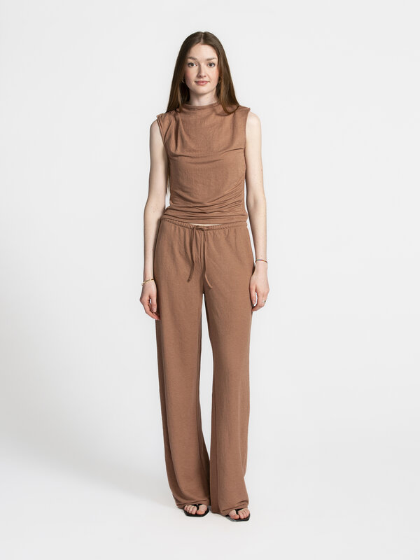 Edited Loose trousers Tulia 1. Easy breezy! This flowy trouser in soft, lightweight fabric is made for sunny days. Wear i...
