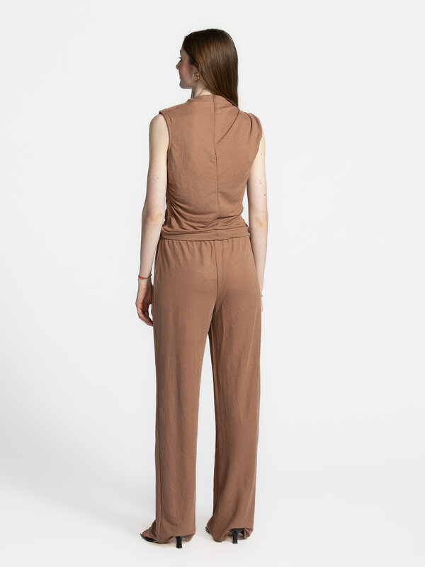 Edited Loose trousers Tulia 4. Easy breezy! This flowy trouser in soft, lightweight fabric is made for sunny days. Wear i...