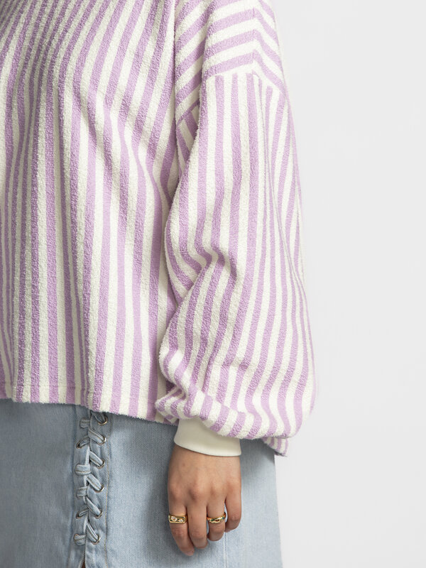 American Vintage Striped sweatshirt Bobypark 5. Candy-colored stripes! This pink-and-white striped sweater has it all: a ...