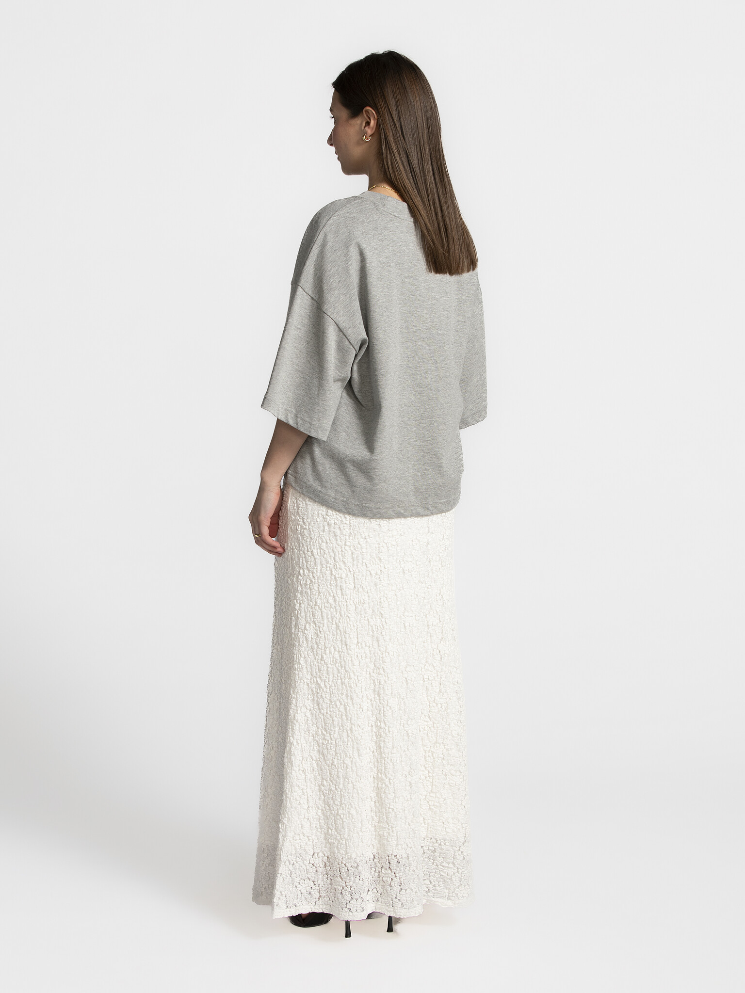 Edited Kanten maxirok Catalina 4. Lace meets grace! Deze elegante maxirok is dé reden om vaker rokken te dragen. Het fijn...
