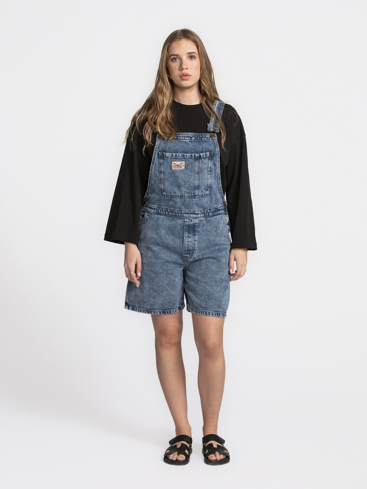 American Vintage Korte tuinbroek Joybird 1. Op zoek naar dé perfecte tuinbroek voor de warmere maanden? Deze korte denimv...