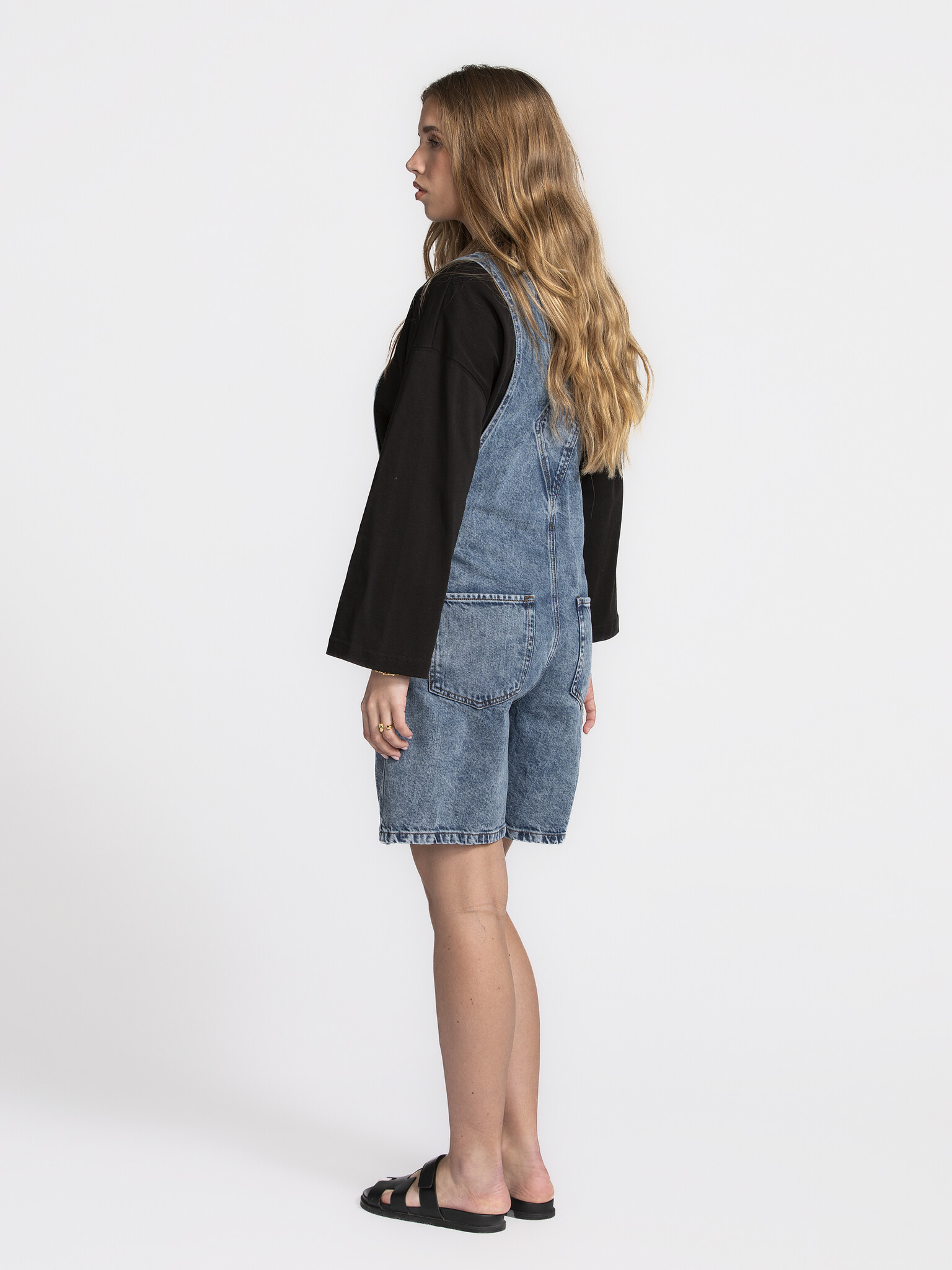 American Vintage Korte tuinbroek Joybird 5. Op zoek naar dé perfecte tuinbroek voor de warmere maanden? Deze korte denimv...