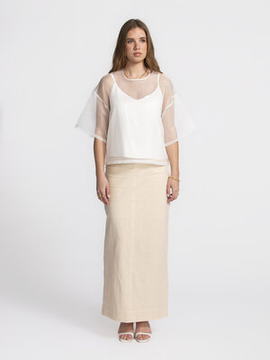 Organza top Antonio. White, but make it spicy! Vergeet die brave witte blouse, want deze top brengt luchtigheid met een t...