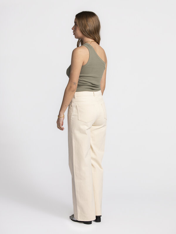 Selected Top asymétrique Anna 4. One side fits all! Ce haut résout le plus grand problème de l'été: comment rester chic m...