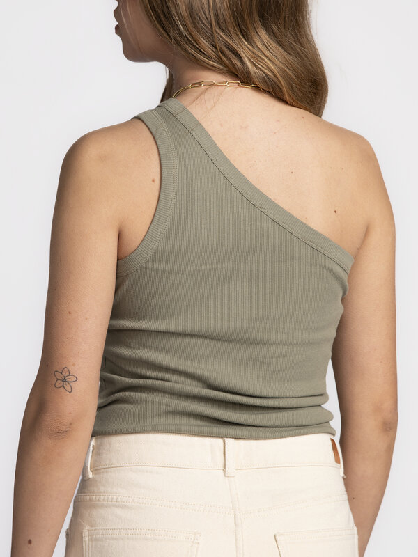 Selected Top asymétrique Anna 5. One side fits all! Ce haut résout le plus grand problème de l'été: comment rester chic m...