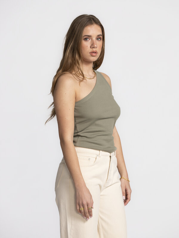 Selected Top asymétrique Anna 3. One side fits all! Ce haut résout le plus grand problème de l'été: comment rester chic m...