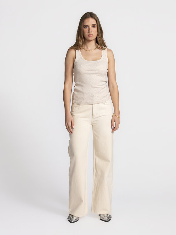 Selected U-neck tanktop Anna 1. Vul je garderobe aan met deze geribde tanktop in zacht katoen. Perfect als basislaag onde...