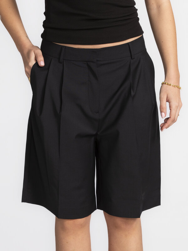 Selected Bermuda Abbi 3. Summer at the office! Meeting on a sunny day? These dressy bermuda shorts offer the airiness you...