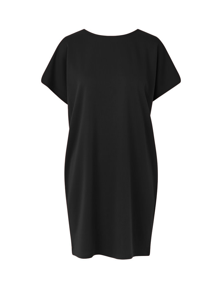 MBYM Jurk Kattie Bosko 1. Little black dress meets comfort - deze korte zwarte jurk is de perfecte mix van casual en chic...
