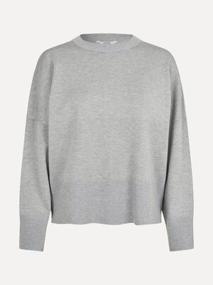 Pull tricoté Gillian Bravani. Douceur et style en un. Ce pull légèrement oversize en gris intemporel est une pièce clé po...