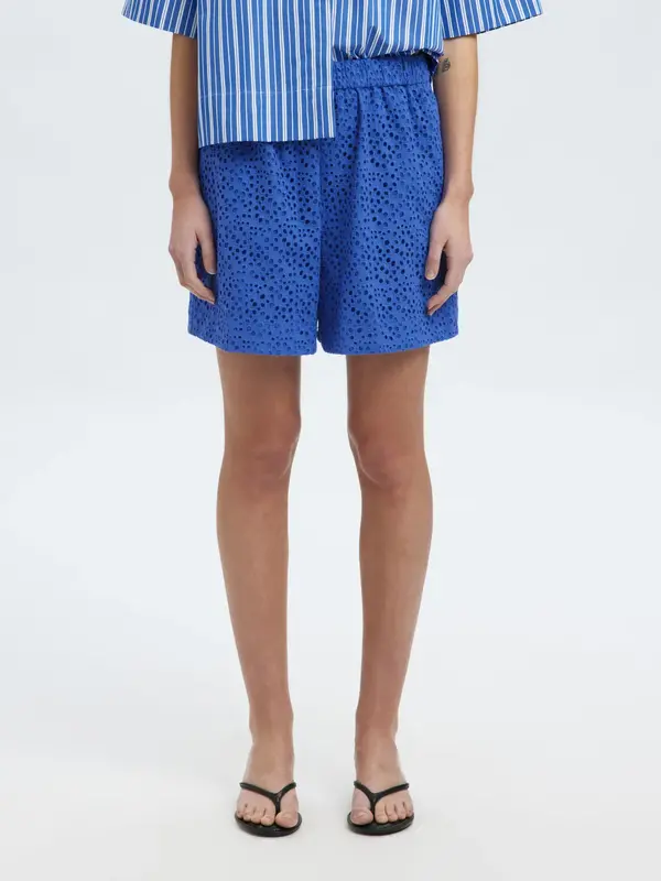 Selected Shorts broderie anglaise Laerke 3. Say hello to your summer crush – this broderie anglaise short is light, elega...