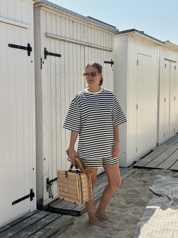 MBYM Striped shorts Jaxi Betsy 7. Stripes on repeat! This navy striped short by MbyM is casual, comfy and cool. Wear it o...