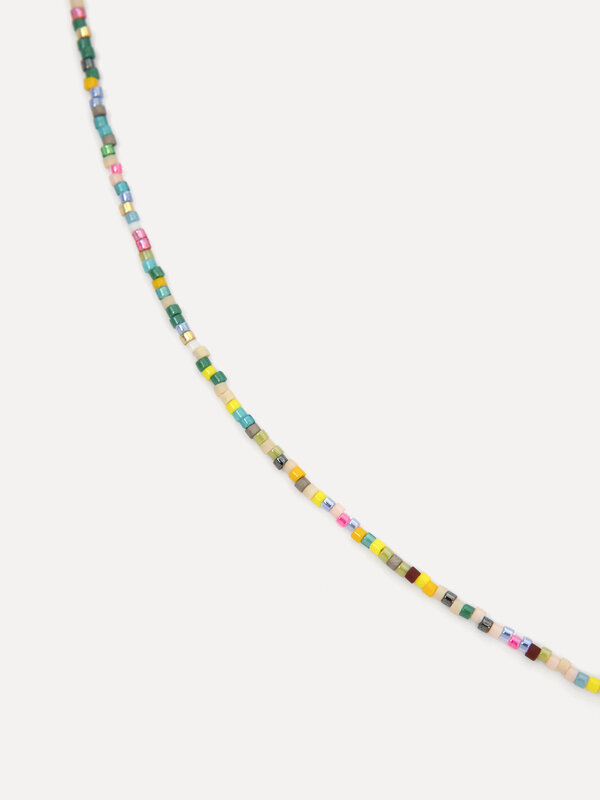 Les Soeurs Kralenketting Tony 2. A pop of pastel – Deze fijne kralenketting in zachte tinten geeft elke outfit een speels...