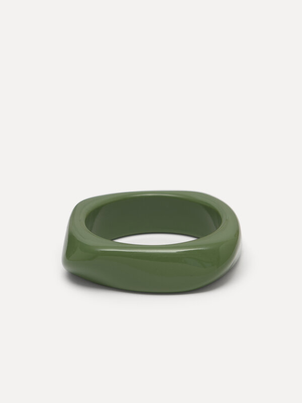 Les Soeurs Resin bangle bracelet rectangle 2. Fresh boldness - This deep green resin bangle in a rectangular shape adds a...