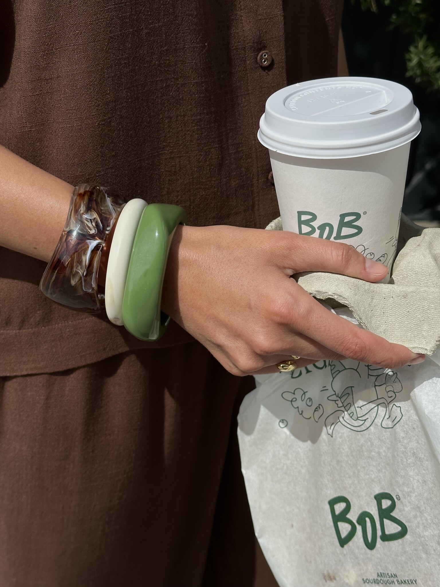Les Soeurs Resin bangle bracelet round cream | Les Soeurs display picture 3