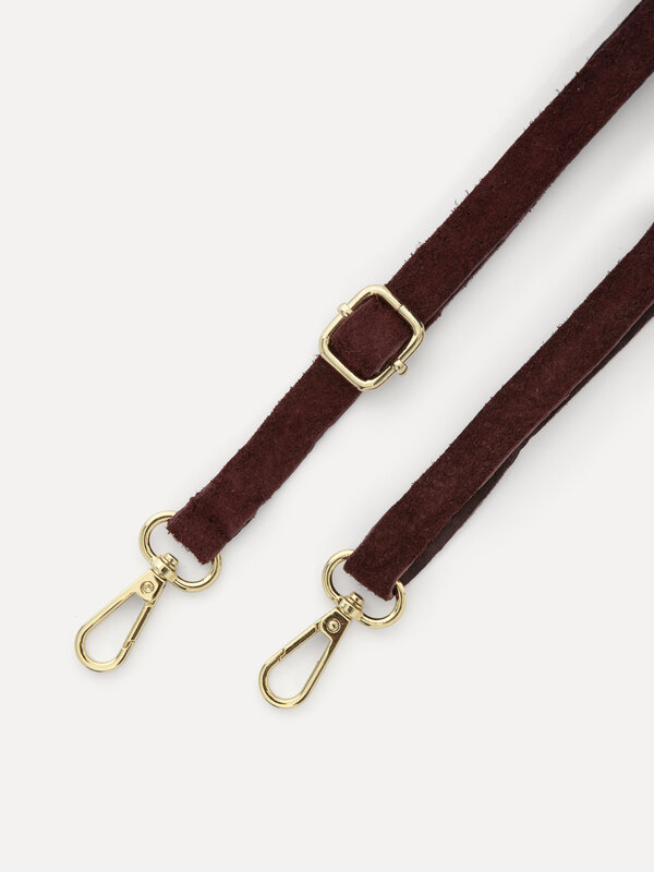 Le Marais Sac à main en daim Olivia 4. Burgundy bag crush! Ce sac en suède bordeaux est un indispensable pour votre colle...