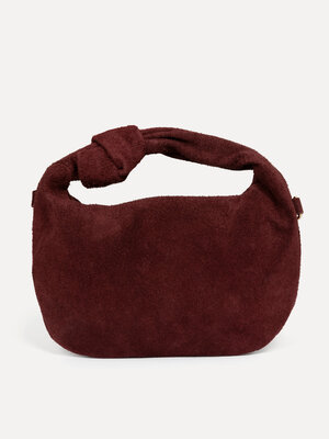 Handtas Olivia. Burgundy bag crush! Deze bordeaux suède handtas is een musthave in je handtassencollectie. Het geknoopte ...